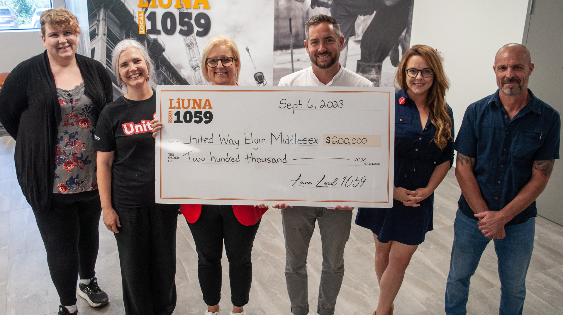 United Way Elgin Middlesex team members Jessica Best, Jennepher Cahill & Kelly Ziegner, President & CEO, celebrate with representatives of LiUNA Local 1059 Brandon MacKinnon, Business Manager, Lauren Donohue & Carlo Mastrogiuseppe.